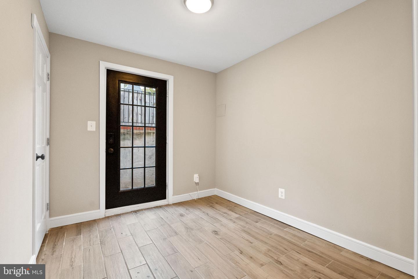 6820 JACKSON AVE, FALLS CHURCH, Virginia 22042, 6 Bedrooms Bedrooms, 21 Rooms Rooms,5 BathroomsBathrooms,Residential,For sale,6820 JACKSON AVE,VAFX2267904 MLS # VAFX2267904