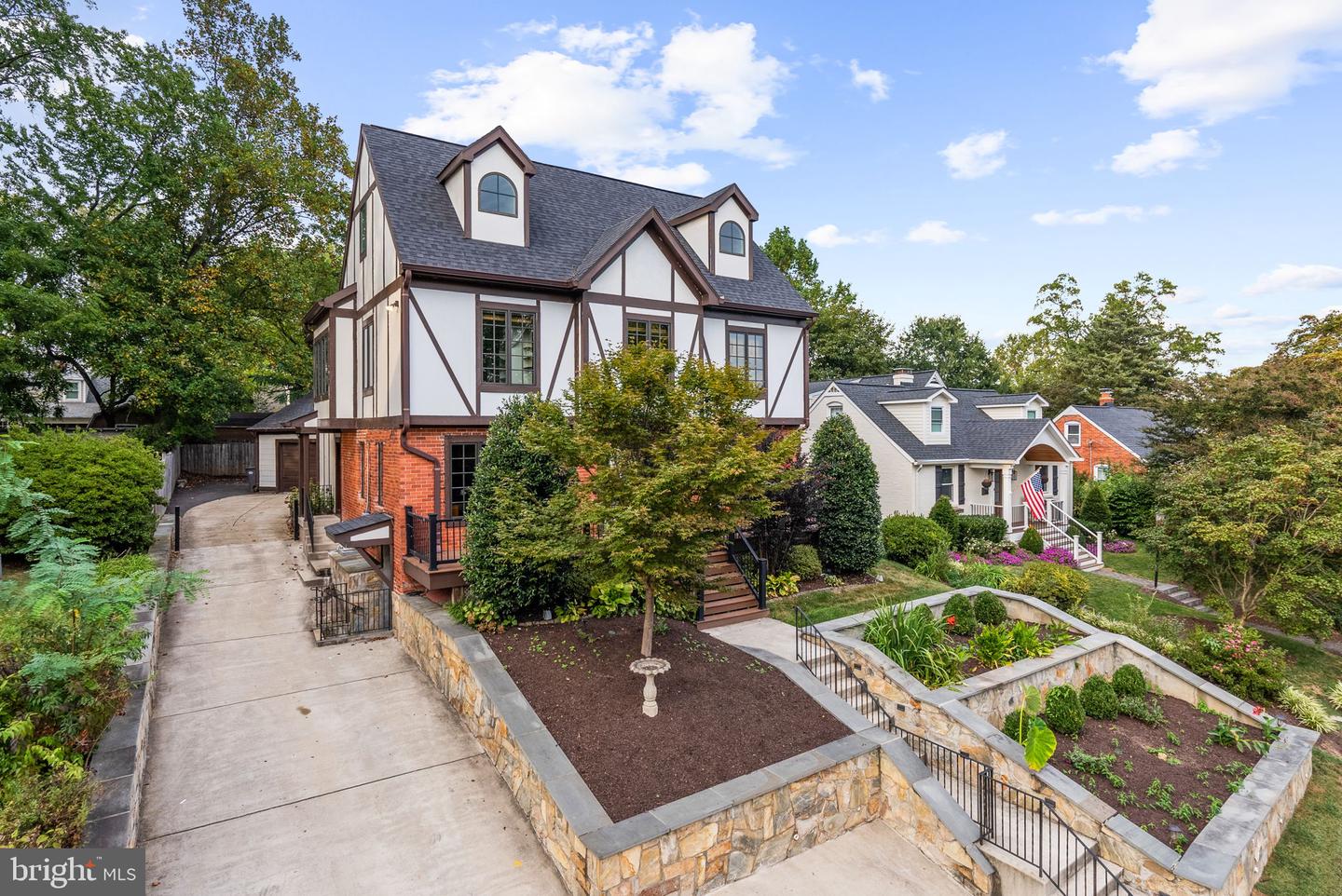 6820 JACKSON AVE, FALLS CHURCH, Virginia 22042, 6 Bedrooms Bedrooms, 21 Rooms Rooms,5 BathroomsBathrooms,Residential,For sale,6820 JACKSON AVE,VAFX2267904 MLS # VAFX2267904