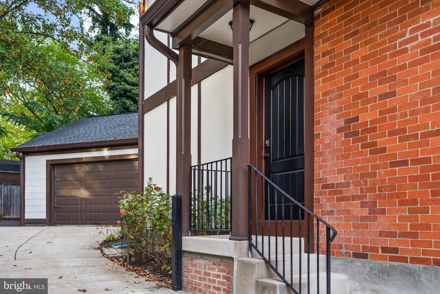 6820 JACKSON AVE, FALLS CHURCH, Virginia 22042, 6 Bedrooms Bedrooms, 21 Rooms Rooms,5 BathroomsBathrooms,Residential,For sale,6820 JACKSON AVE,VAFX2267904 MLS # VAFX2267904