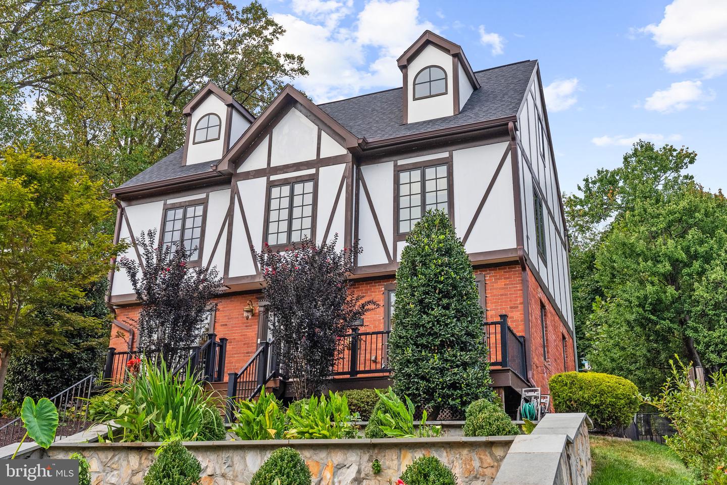 6820 JACKSON AVE, FALLS CHURCH, Virginia 22042, 6 Bedrooms Bedrooms, 21 Rooms Rooms,5 BathroomsBathrooms,Residential,For sale,6820 JACKSON AVE,VAFX2267904 MLS # VAFX2267904