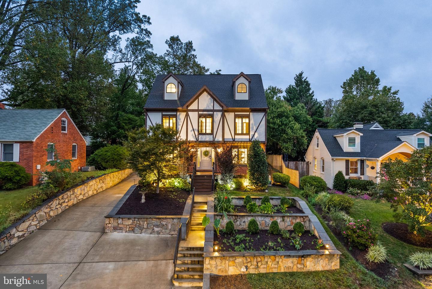 6820 JACKSON AVE, FALLS CHURCH, Virginia 22042, 6 Bedrooms Bedrooms, 21 Rooms Rooms,5 BathroomsBathrooms,Residential,For sale,6820 JACKSON AVE,VAFX2267904 MLS # VAFX2267904