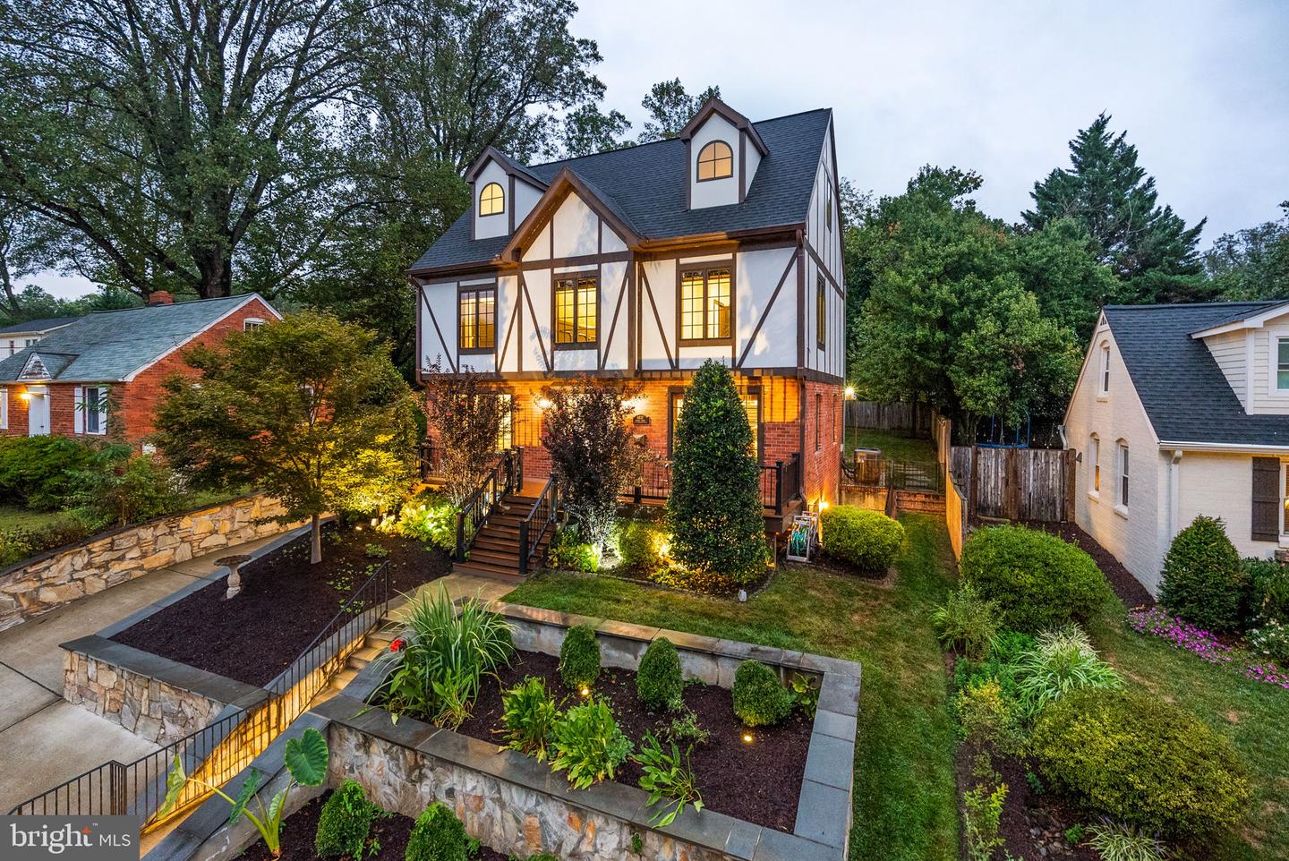 6820 JACKSON AVE, FALLS CHURCH, Virginia 22042, 6 Bedrooms Bedrooms, 21 Rooms Rooms,5 BathroomsBathrooms,Residential,For sale,6820 JACKSON AVE,VAFX2267904 MLS # VAFX2267904