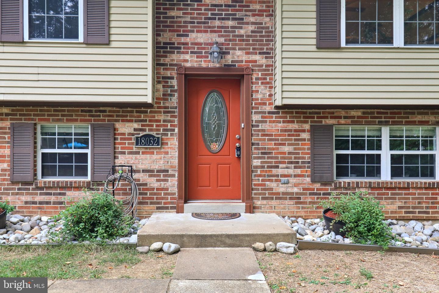 18032 TEBBS LN, DUMFRIES, Virginia 22026, 4 Bedrooms Bedrooms, 6 Rooms Rooms,2 BathroomsBathrooms,Residential,For sale,18032 TEBBS LN,VAPW2104254 MLS # VAPW2104254