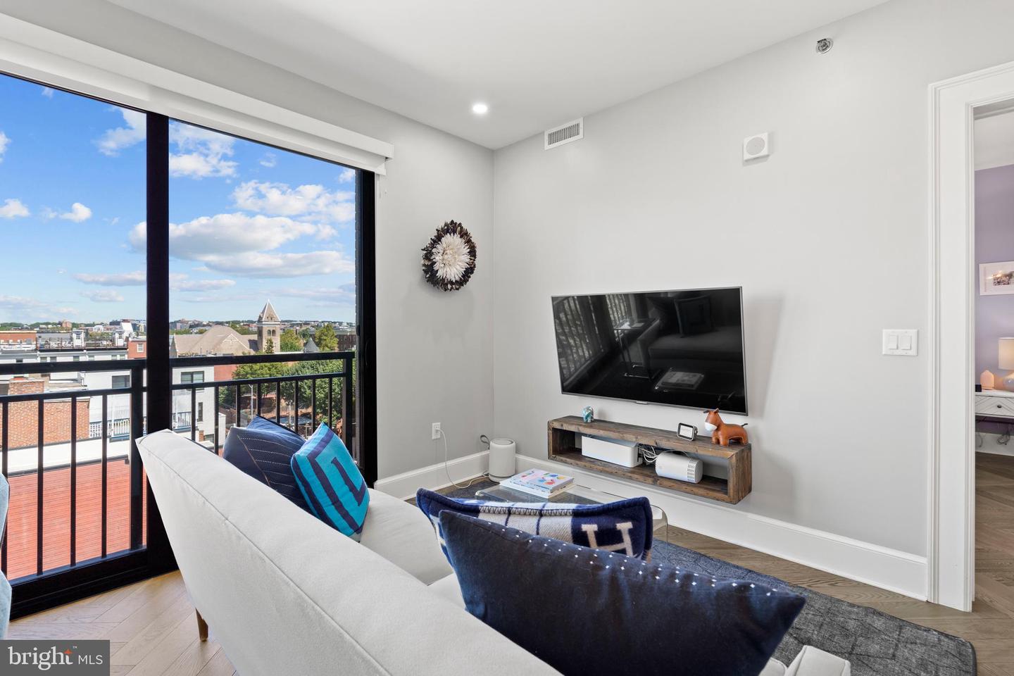 1011 M ST NW #608, WASHINGTON, District Of Columbia 20001, 2 Bedrooms Bedrooms, ,2 BathroomsBathrooms,Residential,For sale,1011 M ST NW #608,DCDC2222894 MLS # DCDC2222894