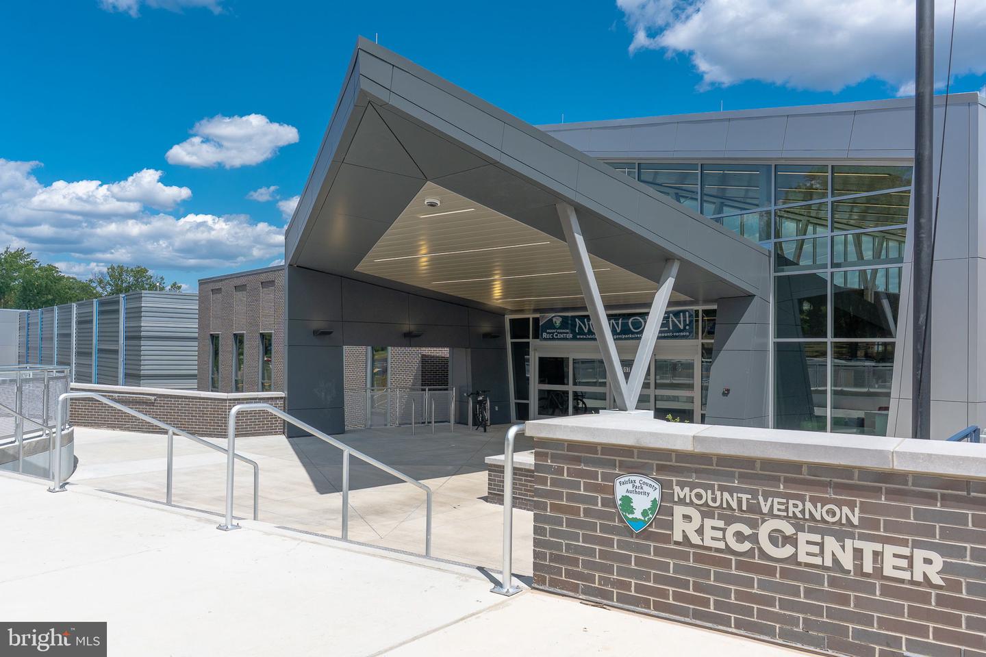 6725 W WAKEFIELD DR #B1, ALEXANDRIA, Virginia 22307, 2 Bedrooms Bedrooms, ,1 BathroomBathrooms,Residential,For sale,6725 W WAKEFIELD DR #B1,VAFX2267912 MLS # VAFX2267912 6725 W WAKEFIELD DR #B1, ALEXANDRIA, Virginia 22307, 2 Bedrooms Bedrooms, ,1 BathroomBathrooms,Residential,For sale,6725 W WAKEFIELD DR #B1,VAFX2267912 MLS # VAFX2267912