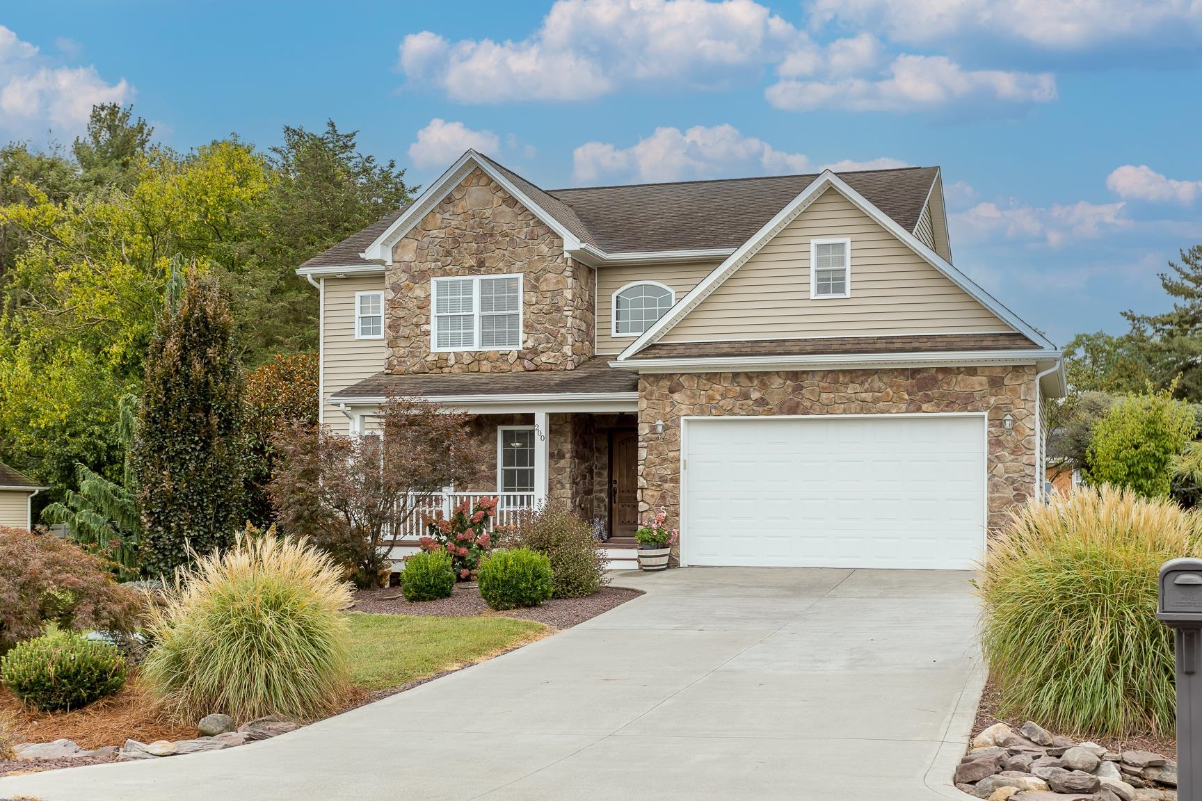 200 KENSINGTON DR, ELKTON, Virginia 22827, 4 Bedrooms Bedrooms, ,3 BathroomsBathrooms,Residential,200 KENSINGTON DR,669261 MLS # 669261
