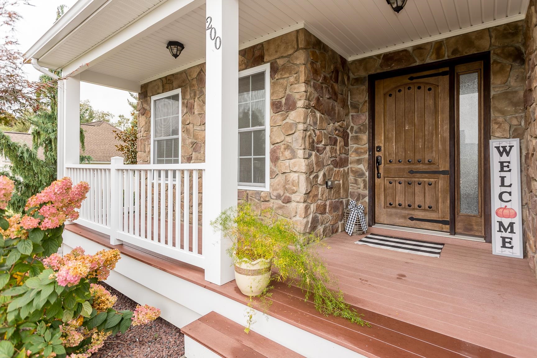 200 KENSINGTON DR, ELKTON, Virginia 22827, 4 Bedrooms Bedrooms, ,3 BathroomsBathrooms,Residential,200 KENSINGTON DR,669261 MLS # 669261