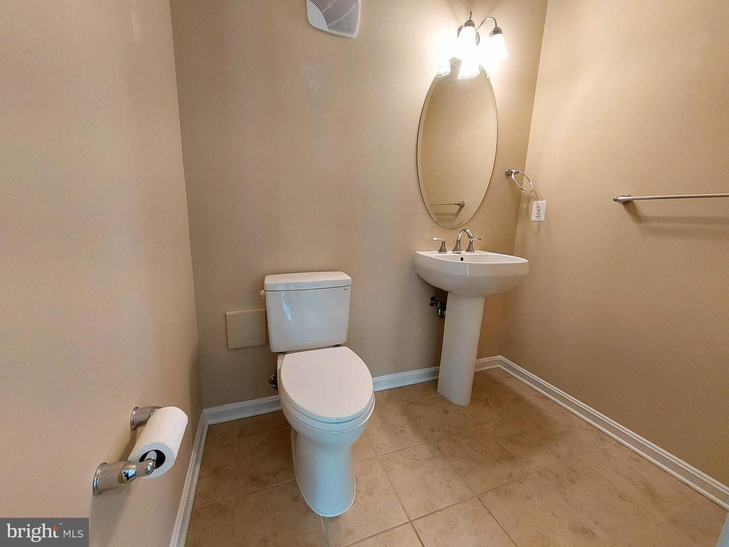 7025 HUNTLEY RUN PL, ALEXANDRIA, Virginia 22306, 3 Bedrooms Bedrooms, 10 Rooms Rooms,2 BathroomsBathrooms,Residential,For sale,7025 HUNTLEY RUN PL,VAFX2267978 MLS # VAFX2267978