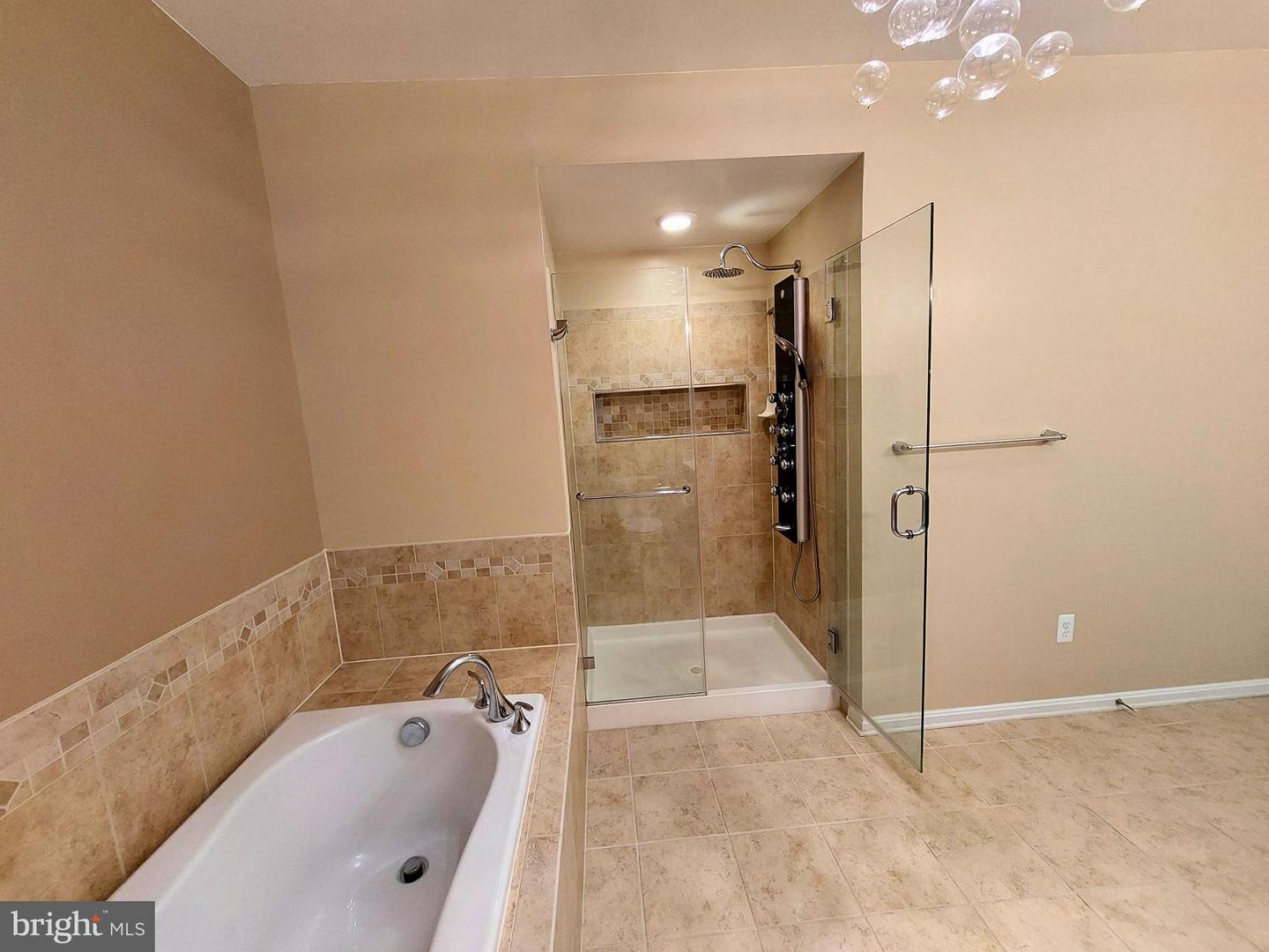7025 HUNTLEY RUN PL, ALEXANDRIA, Virginia 22306, 3 Bedrooms Bedrooms, 10 Rooms Rooms,2 BathroomsBathrooms,Residential,For sale,7025 HUNTLEY RUN PL,VAFX2267978 MLS # VAFX2267978