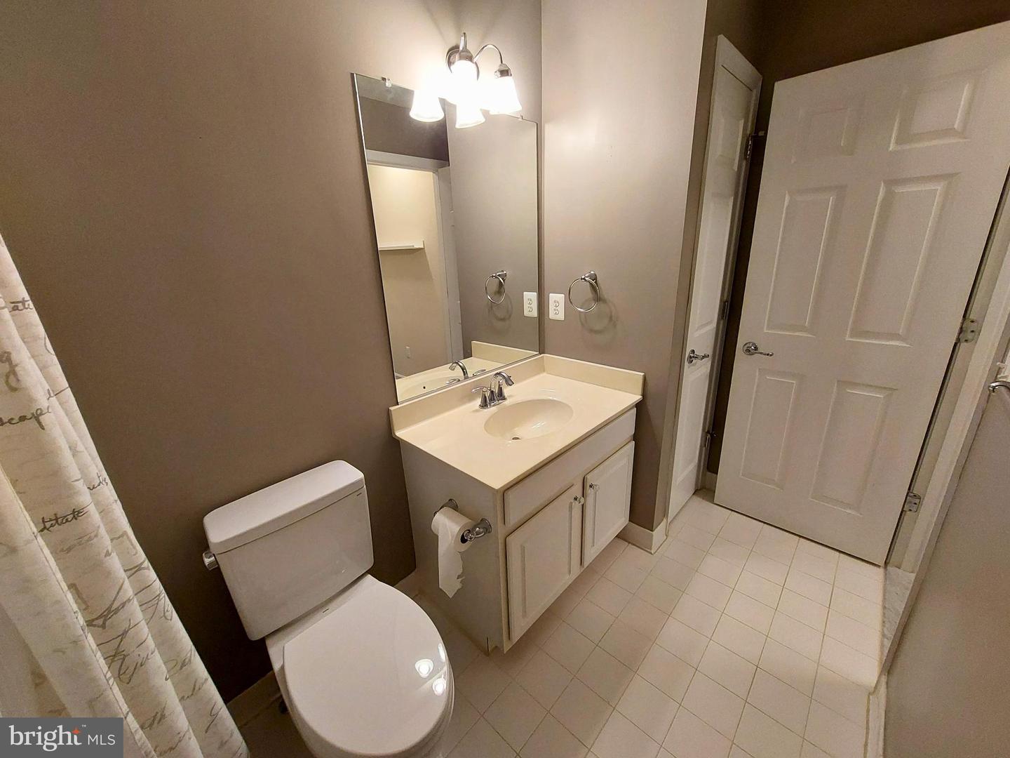 7025 HUNTLEY RUN PL, ALEXANDRIA, Virginia 22306, 3 Bedrooms Bedrooms, 10 Rooms Rooms,2 BathroomsBathrooms,Residential,For sale,7025 HUNTLEY RUN PL,VAFX2267978 MLS # VAFX2267978