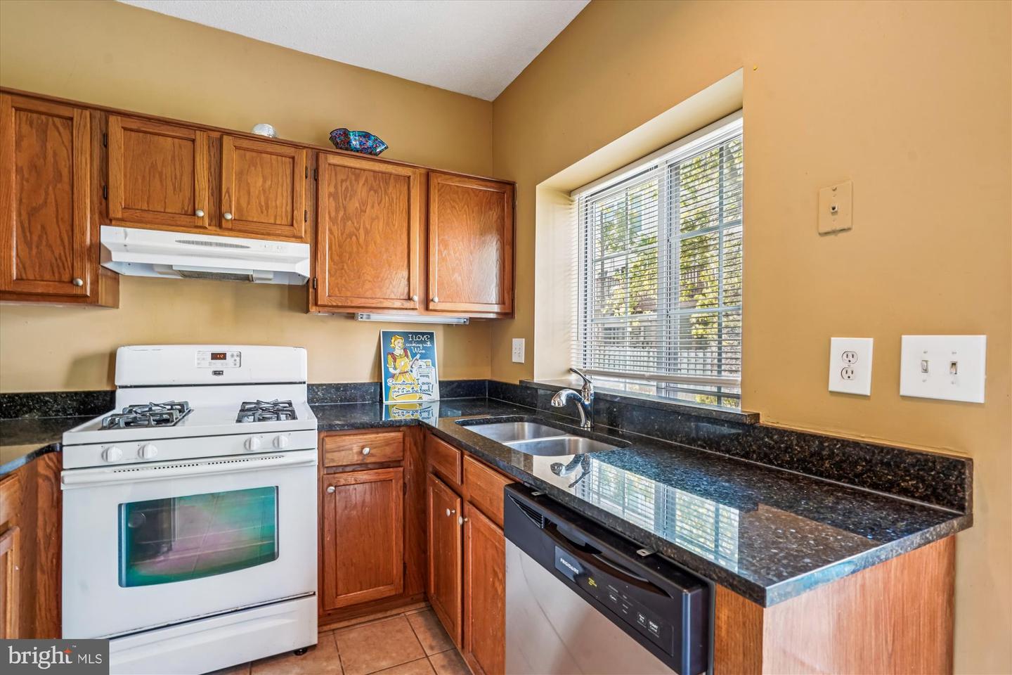 12150 WEDGEWAY CT, FAIRFAX, Virginia 22033, 2 Bedrooms Bedrooms, ,3 BathroomsBathrooms,Residential,For sale,12150 WEDGEWAY CT,VAFX2268206 MLS # VAFX2268206