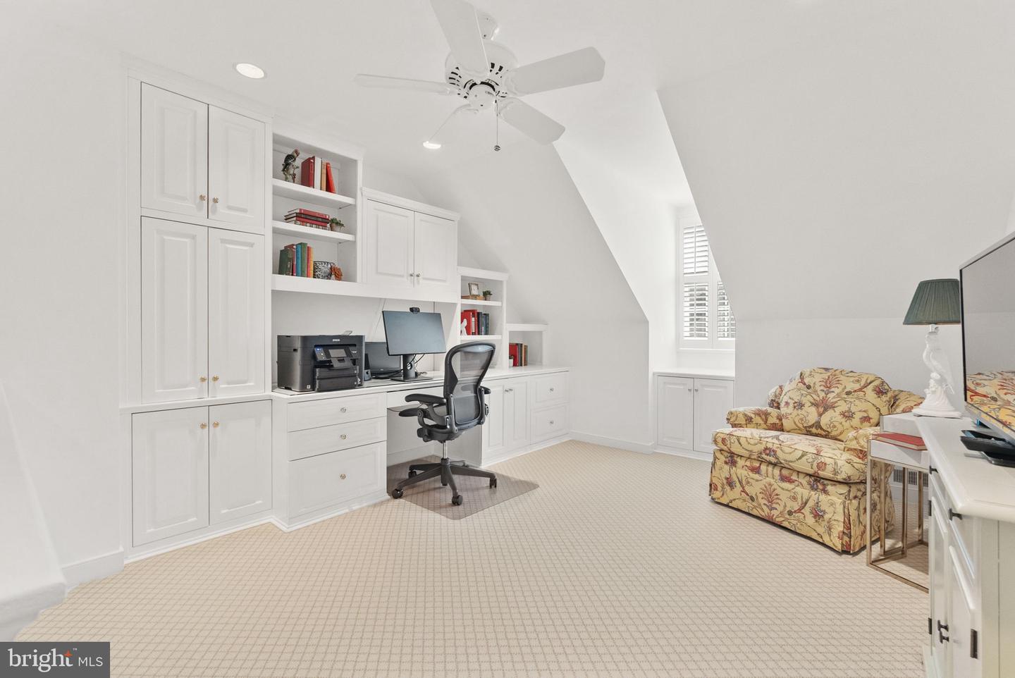 647 S COLUMBUS ST, ALEXANDRIA, Virginia 22314, 2 Bedrooms Bedrooms, ,1 BathroomBathrooms,Residential,For sale,647 S COLUMBUS ST,VAAX2049908 MLS # VAAX2049908