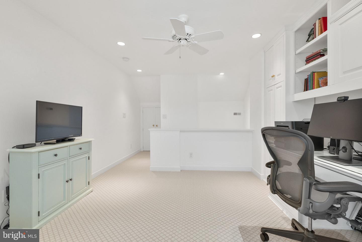 647 S COLUMBUS ST, ALEXANDRIA, Virginia 22314, 2 Bedrooms Bedrooms, ,1 BathroomBathrooms,Residential,For sale,647 S COLUMBUS ST,VAAX2049908 MLS # VAAX2049908