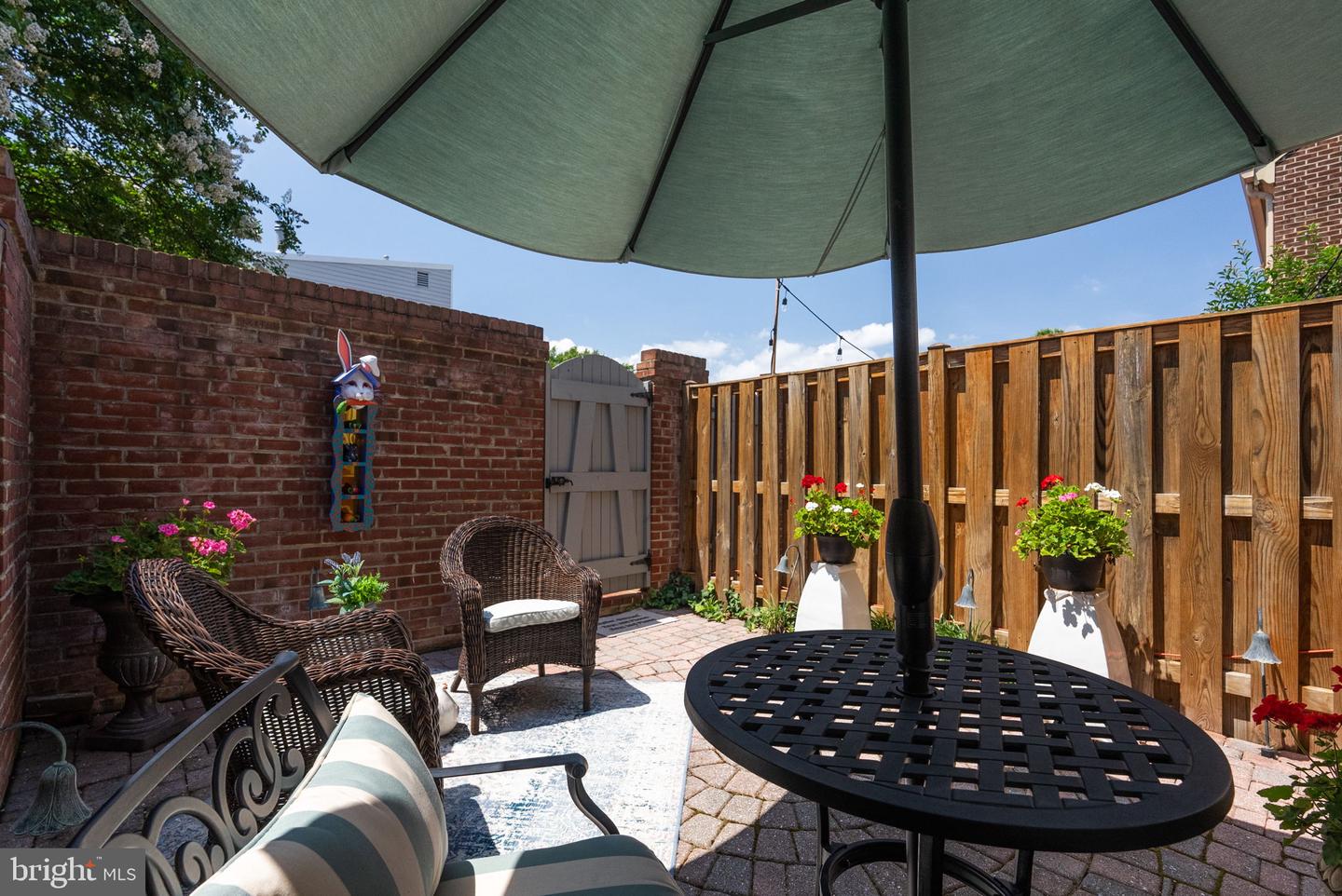 647 S COLUMBUS ST, ALEXANDRIA, Virginia 22314, 2 Bedrooms Bedrooms, ,1 BathroomBathrooms,Residential,For sale,647 S COLUMBUS ST,VAAX2049908 MLS # VAAX2049908