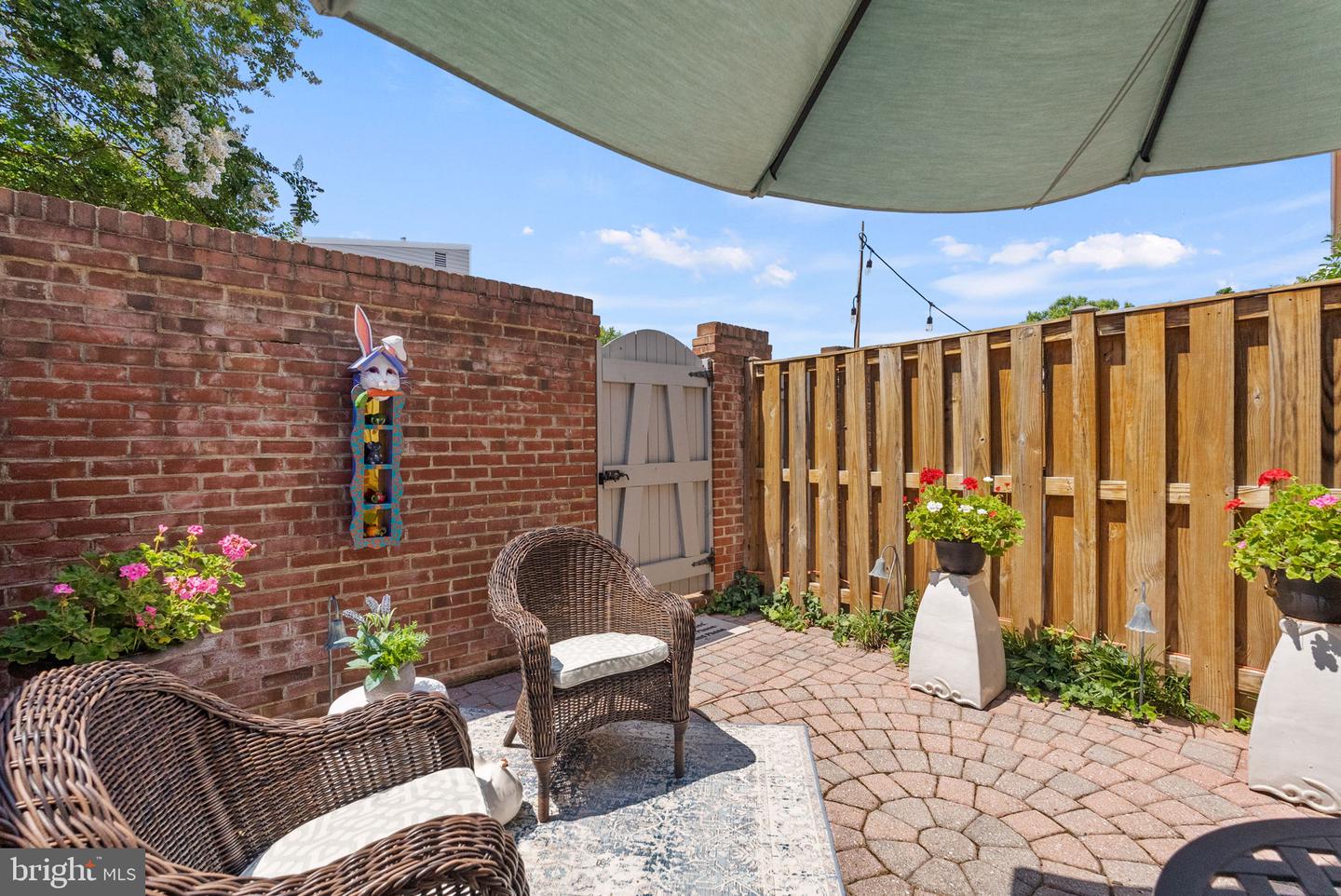 647 S COLUMBUS ST, ALEXANDRIA, Virginia 22314, 2 Bedrooms Bedrooms, ,1 BathroomBathrooms,Residential,For sale,647 S COLUMBUS ST,VAAX2049908 MLS # VAAX2049908