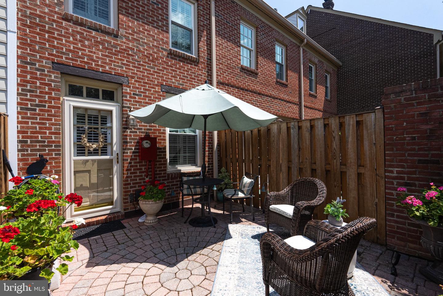 647 S COLUMBUS ST, ALEXANDRIA, Virginia 22314, 2 Bedrooms Bedrooms, ,1 BathroomBathrooms,Residential,For sale,647 S COLUMBUS ST,VAAX2049908 MLS # VAAX2049908