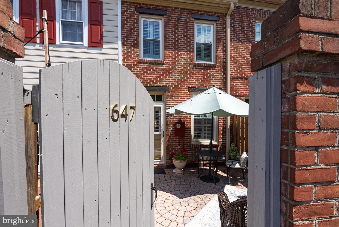 647 S COLUMBUS ST, ALEXANDRIA, Virginia 22314, 2 Bedrooms Bedrooms, ,1 BathroomBathrooms,Residential,For sale,647 S COLUMBUS ST,VAAX2049908 MLS # VAAX2049908