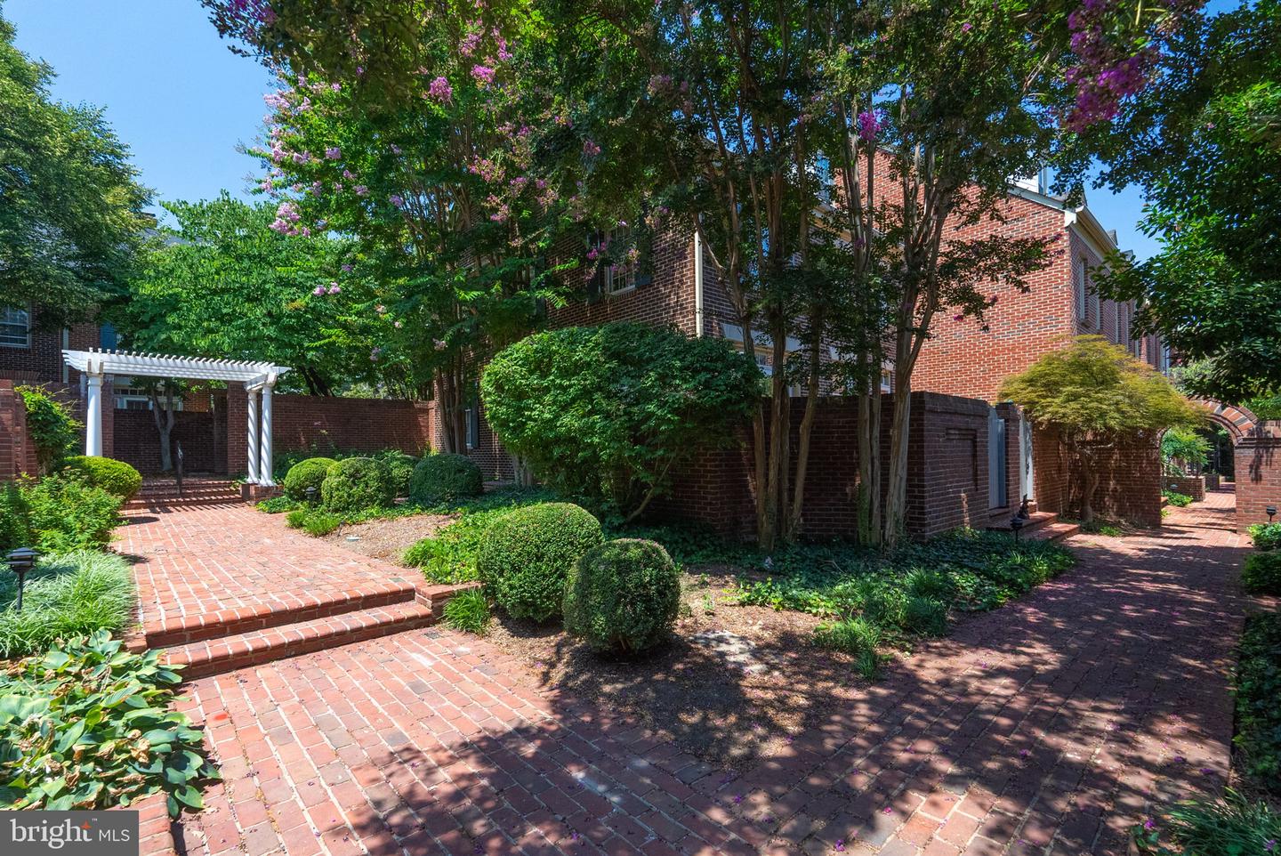 647 S COLUMBUS ST, ALEXANDRIA, Virginia 22314, 2 Bedrooms Bedrooms, ,1 BathroomBathrooms,Residential,For sale,647 S COLUMBUS ST,VAAX2049908 MLS # VAAX2049908
