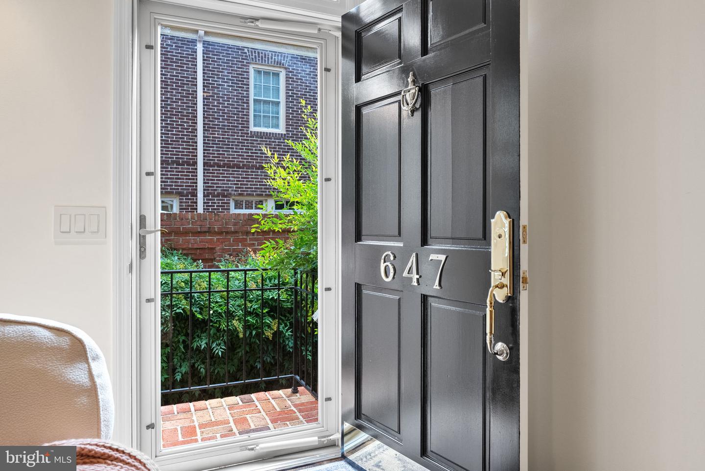 647 S COLUMBUS ST, ALEXANDRIA, Virginia 22314, 2 Bedrooms Bedrooms, ,1 BathroomBathrooms,Residential,For sale,647 S COLUMBUS ST,VAAX2049908 MLS # VAAX2049908