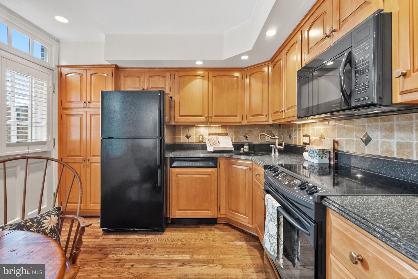 647 S COLUMBUS ST, ALEXANDRIA, Virginia 22314, 2 Bedrooms Bedrooms, ,1 BathroomBathrooms,Residential,For sale,647 S COLUMBUS ST,VAAX2049908 MLS # VAAX2049908