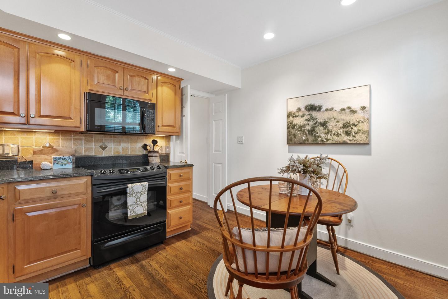 647 S COLUMBUS ST, ALEXANDRIA, Virginia 22314, 2 Bedrooms Bedrooms, ,1 BathroomBathrooms,Residential,For sale,647 S COLUMBUS ST,VAAX2049908 MLS # VAAX2049908