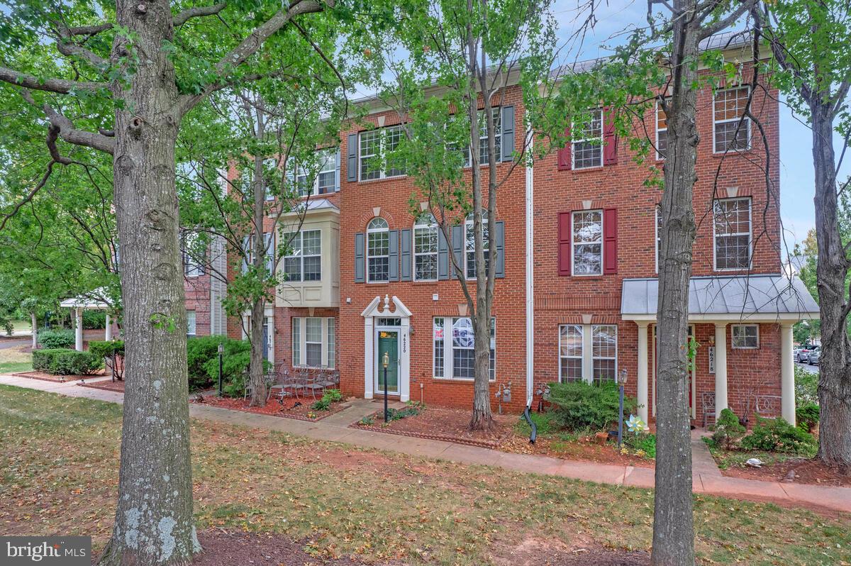 46220 WALPOLE TER, STERLING, Virginia 20165, 3 Bedrooms Bedrooms, ,2 BathroomsBathrooms,Residential,For sale,46220 WALPOLE TER,VALO2107196 MLS # VALO2107196