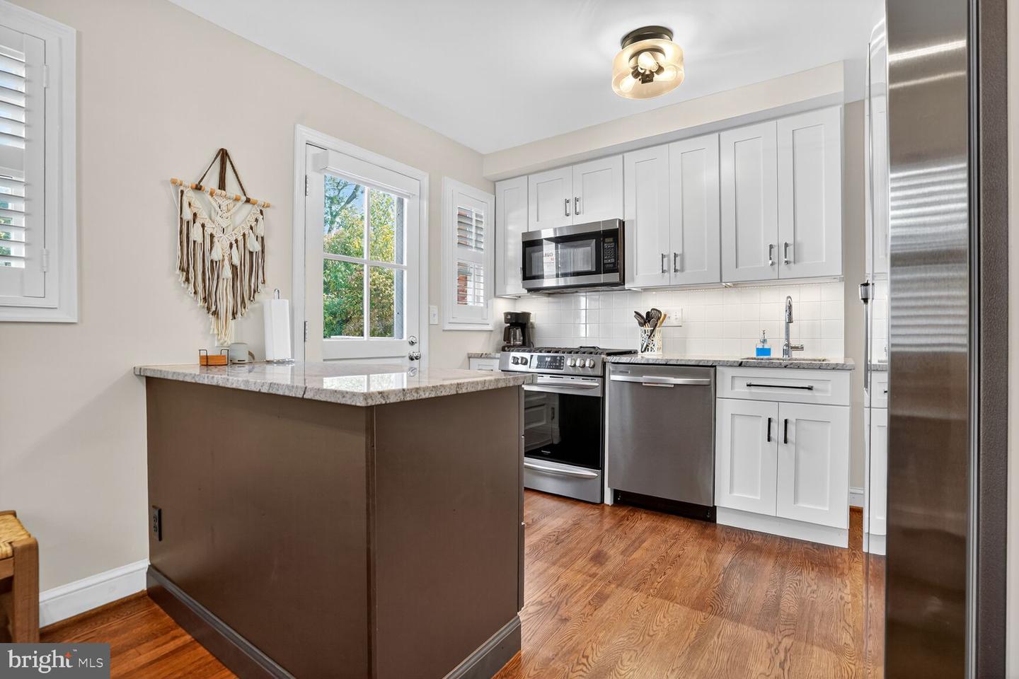 16 E MONROE AVE, ALEXANDRIA, Virginia 22301, 3 Bedrooms Bedrooms, ,2 BathroomsBathrooms,Residential,For sale,16 E MONROE AVE,VAAX2049926 MLS # VAAX2049926