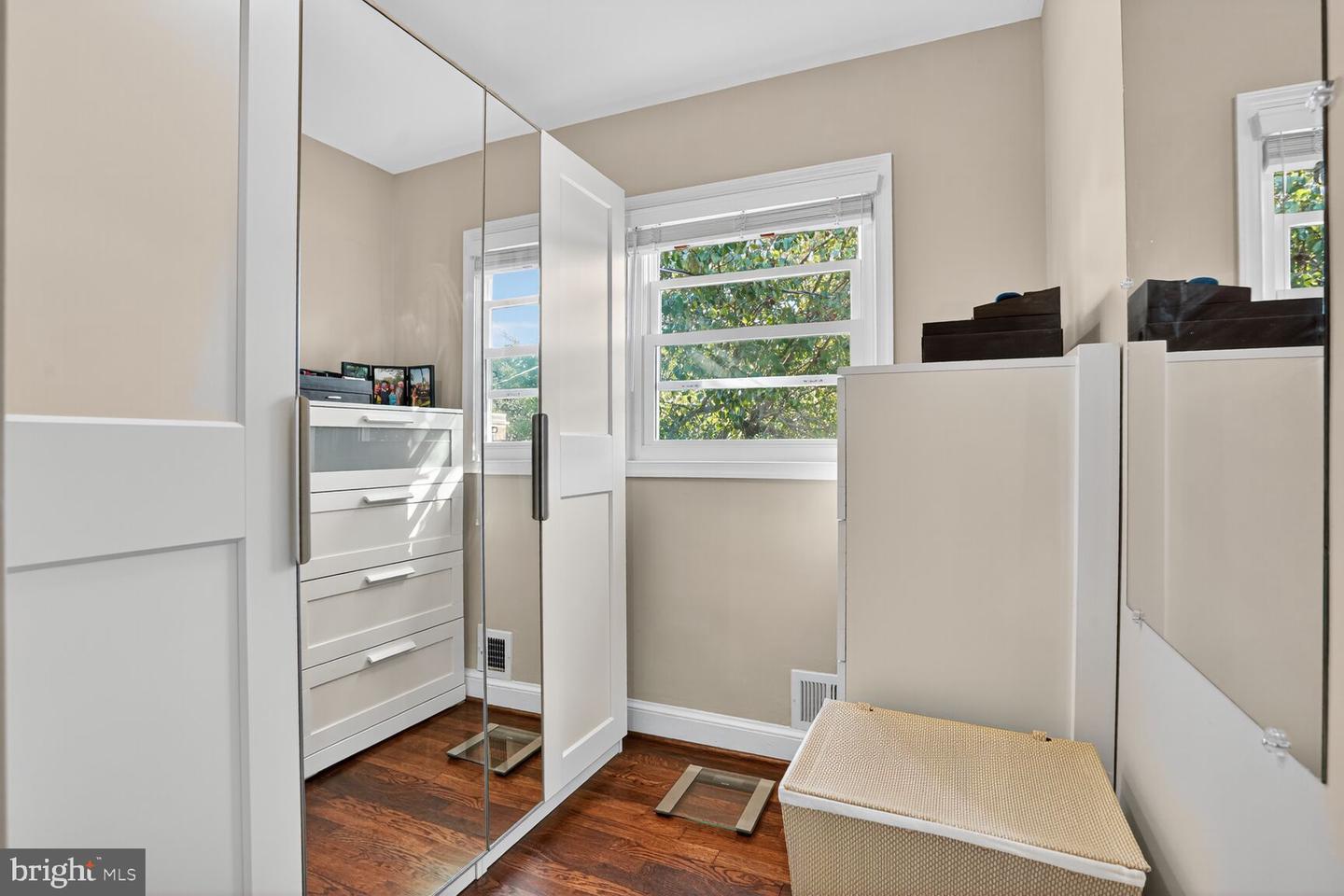 16 E MONROE AVE, ALEXANDRIA, Virginia 22301, 3 Bedrooms Bedrooms, ,2 BathroomsBathrooms,Residential,For sale,16 E MONROE AVE,VAAX2049926 MLS # VAAX2049926