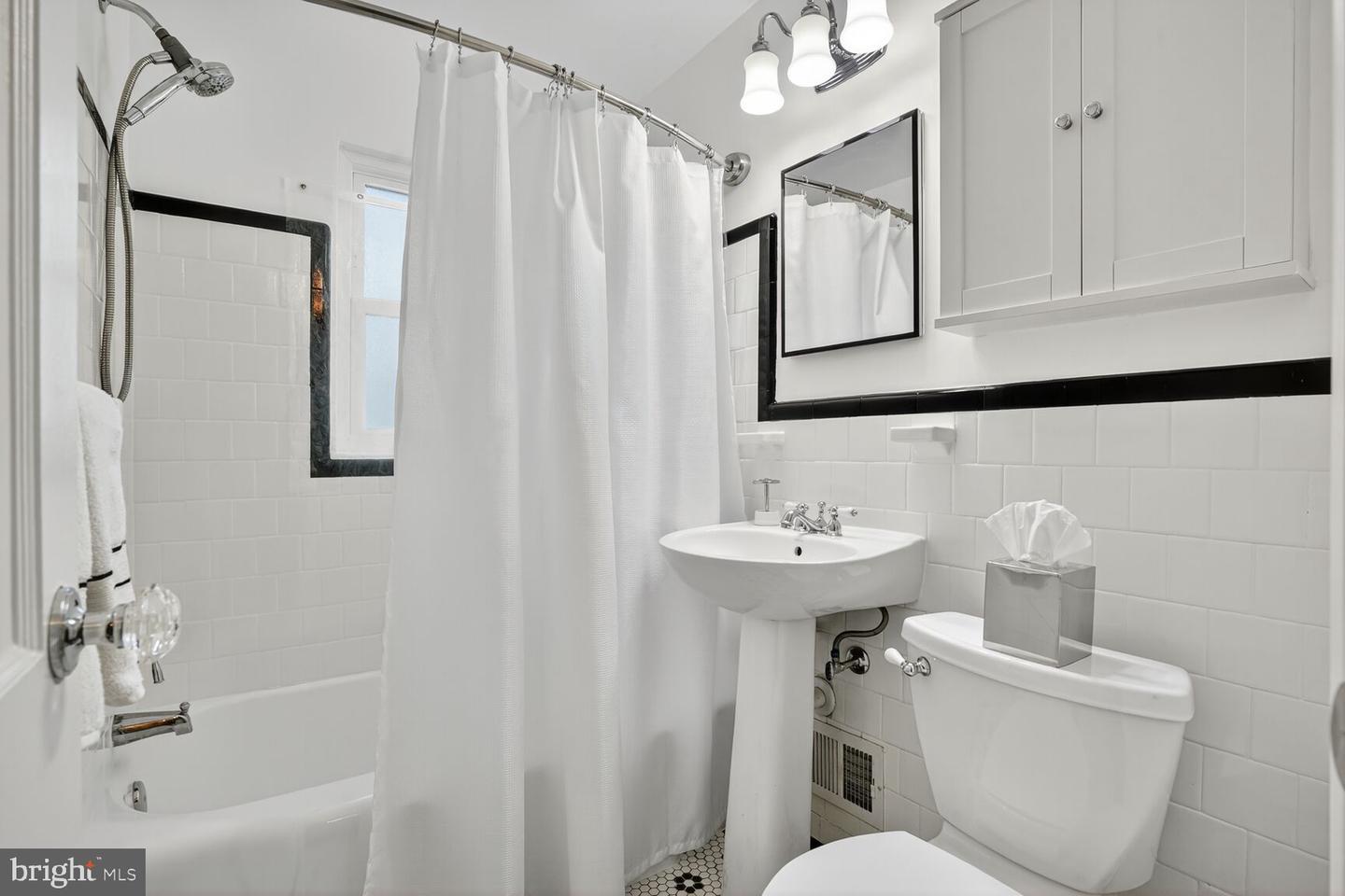 16 E MONROE AVE, ALEXANDRIA, Virginia 22301, 3 Bedrooms Bedrooms, ,2 BathroomsBathrooms,Residential,For sale,16 E MONROE AVE,VAAX2049926 MLS # VAAX2049926