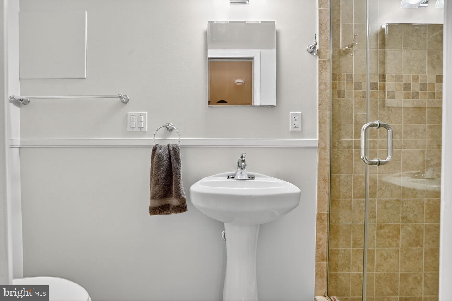 16 E MONROE AVE, ALEXANDRIA, Virginia 22301, 3 Bedrooms Bedrooms, ,2 BathroomsBathrooms,Residential,For sale,16 E MONROE AVE,VAAX2049926 MLS # VAAX2049926