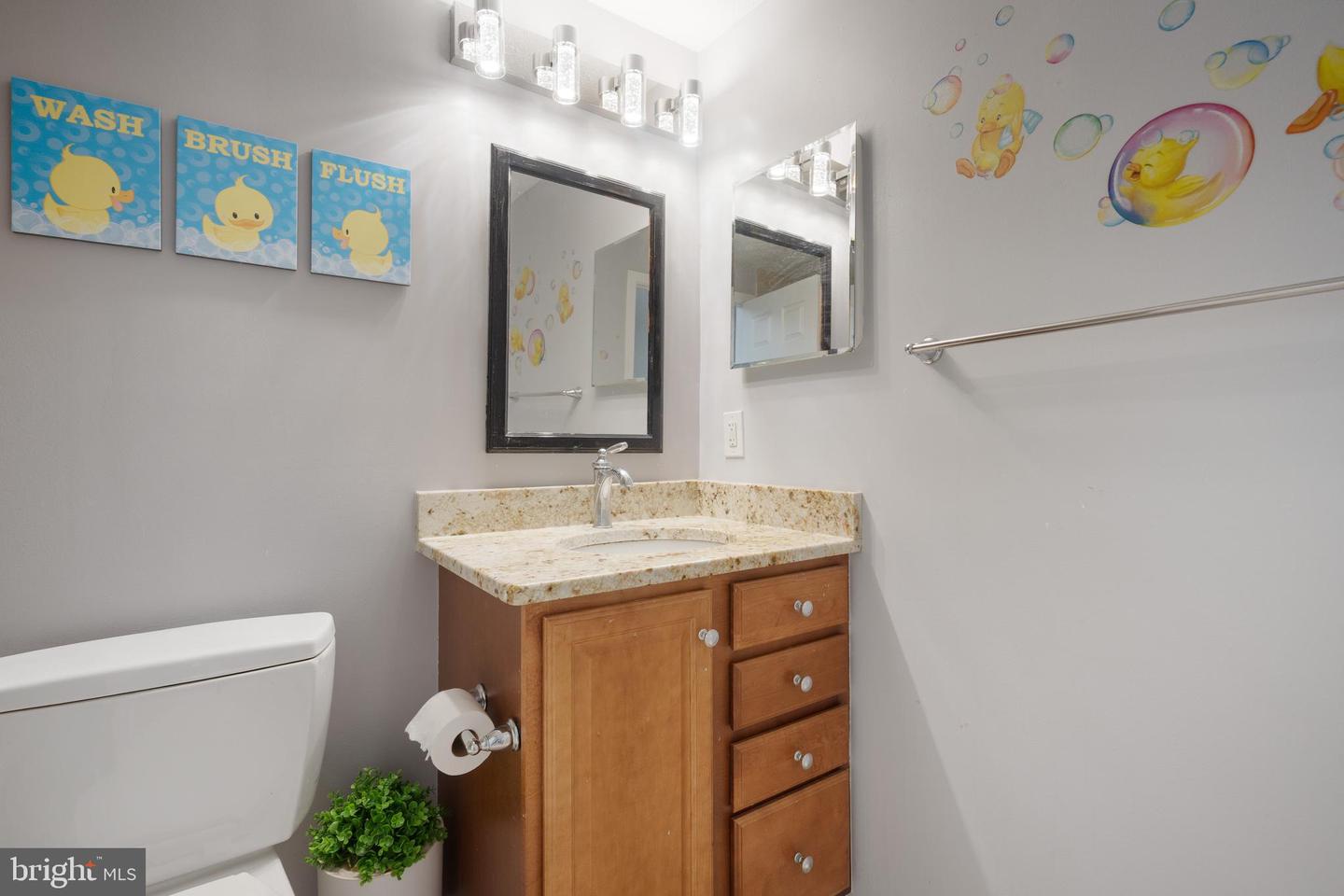 5900 CARTERS OAK CT, BURKE, Virginia 22015, 4 Bedrooms Bedrooms, ,2 BathroomsBathrooms,Residential,For sale,5900 CARTERS OAK CT,VAFX2268174 MLS # VAFX2268174