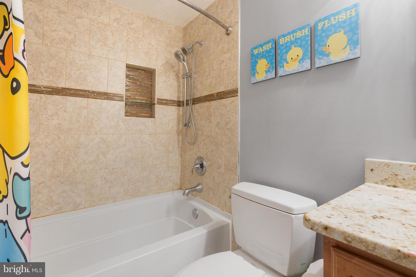 5900 CARTERS OAK CT, BURKE, Virginia 22015, 4 Bedrooms Bedrooms, ,2 BathroomsBathrooms,Residential,For sale,5900 CARTERS OAK CT,VAFX2268174 MLS # VAFX2268174
