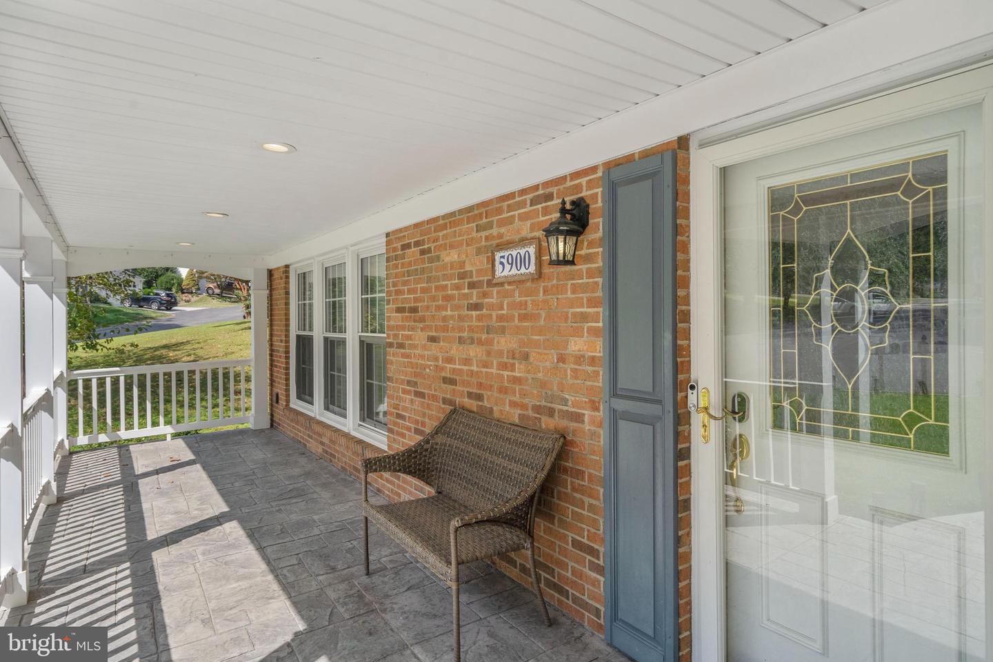 5900 CARTERS OAK CT, BURKE, Virginia 22015, 4 Bedrooms Bedrooms, ,2 BathroomsBathrooms,Residential,For sale,5900 CARTERS OAK CT,VAFX2268174 MLS # VAFX2268174