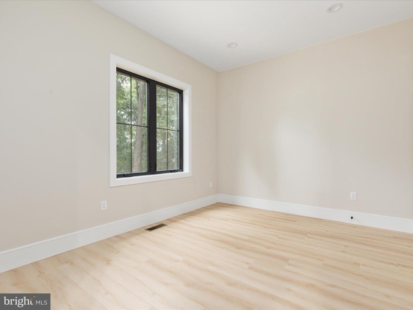 126 CHICKADEE CT, WOODSTOCK, Virginia 22664, 2 Bedrooms Bedrooms, ,2 BathroomsBathrooms,Residential,For sale,126 CHICKADEE CT,VASH2012578 MLS # VASH2012578