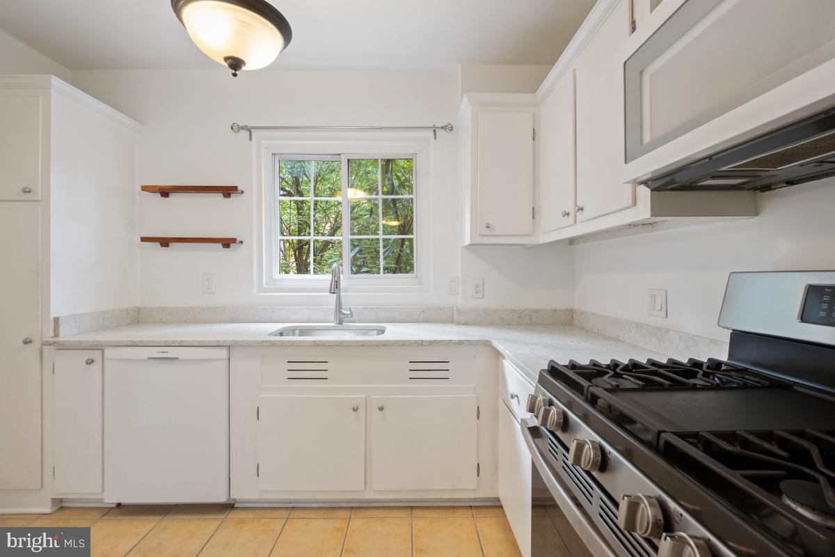 1640 FITZGERALD LN, ALEXANDRIA, Virginia 22302, 1 Bedroom Bedrooms, ,1 BathroomBathrooms,Residential,For sale,1640 FITZGERALD LN,VAAX2049950 MLS # VAAX2049950