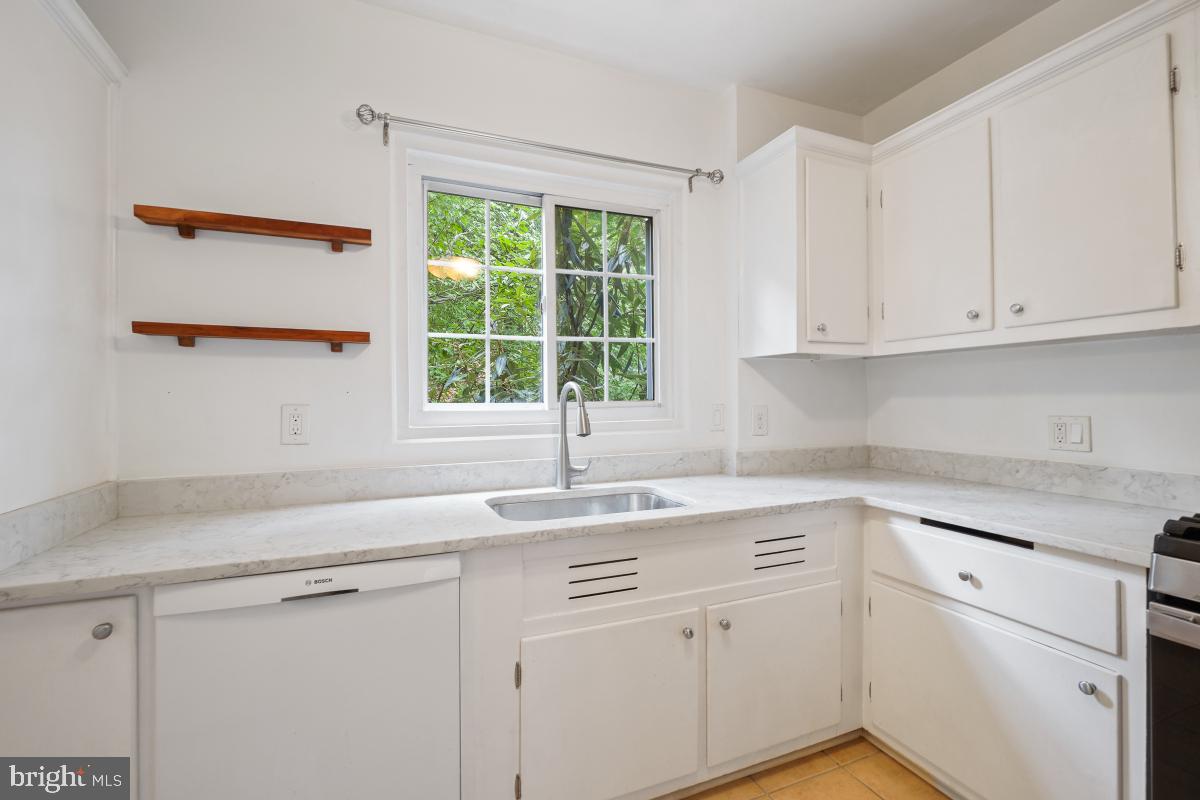 1640 FITZGERALD LN, ALEXANDRIA, Virginia 22302, 1 Bedroom Bedrooms, ,1 BathroomBathrooms,Residential,For sale,1640 FITZGERALD LN,VAAX2049950 MLS # VAAX2049950