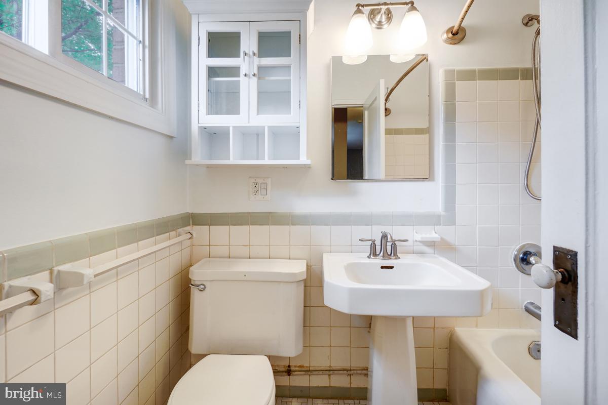 1640 FITZGERALD LN, ALEXANDRIA, Virginia 22302, 1 Bedroom Bedrooms, ,1 BathroomBathrooms,Residential,For sale,1640 FITZGERALD LN,VAAX2049950 MLS # VAAX2049950