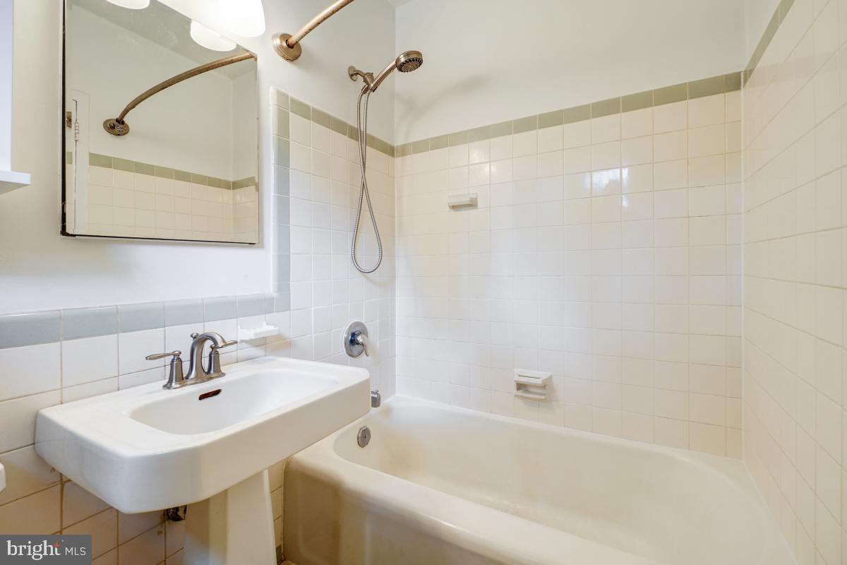 1640 FITZGERALD LN, ALEXANDRIA, Virginia 22302, 1 Bedroom Bedrooms, ,1 BathroomBathrooms,Residential,For sale,1640 FITZGERALD LN,VAAX2049950 MLS # VAAX2049950