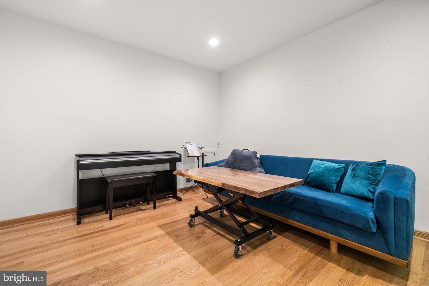 2855 DAVENPORT ST NW, WASHINGTON, District Of Columbia 20008, 5 Bedrooms Bedrooms, ,3 BathroomsBathrooms,Residential,For sale,2855 DAVENPORT ST NW,DCDC2223294 MLS # DCDC2223294