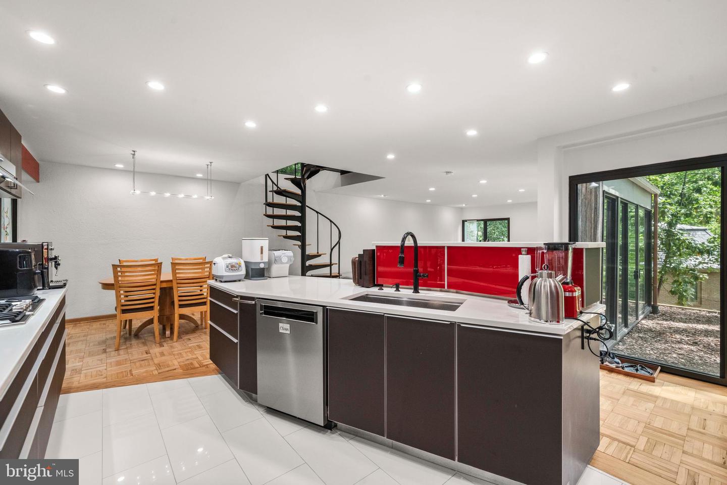 2855 DAVENPORT ST NW, WASHINGTON, District Of Columbia 20008, 5 Bedrooms Bedrooms, ,3 BathroomsBathrooms,Residential,For sale,2855 DAVENPORT ST NW,DCDC2223294 MLS # DCDC2223294