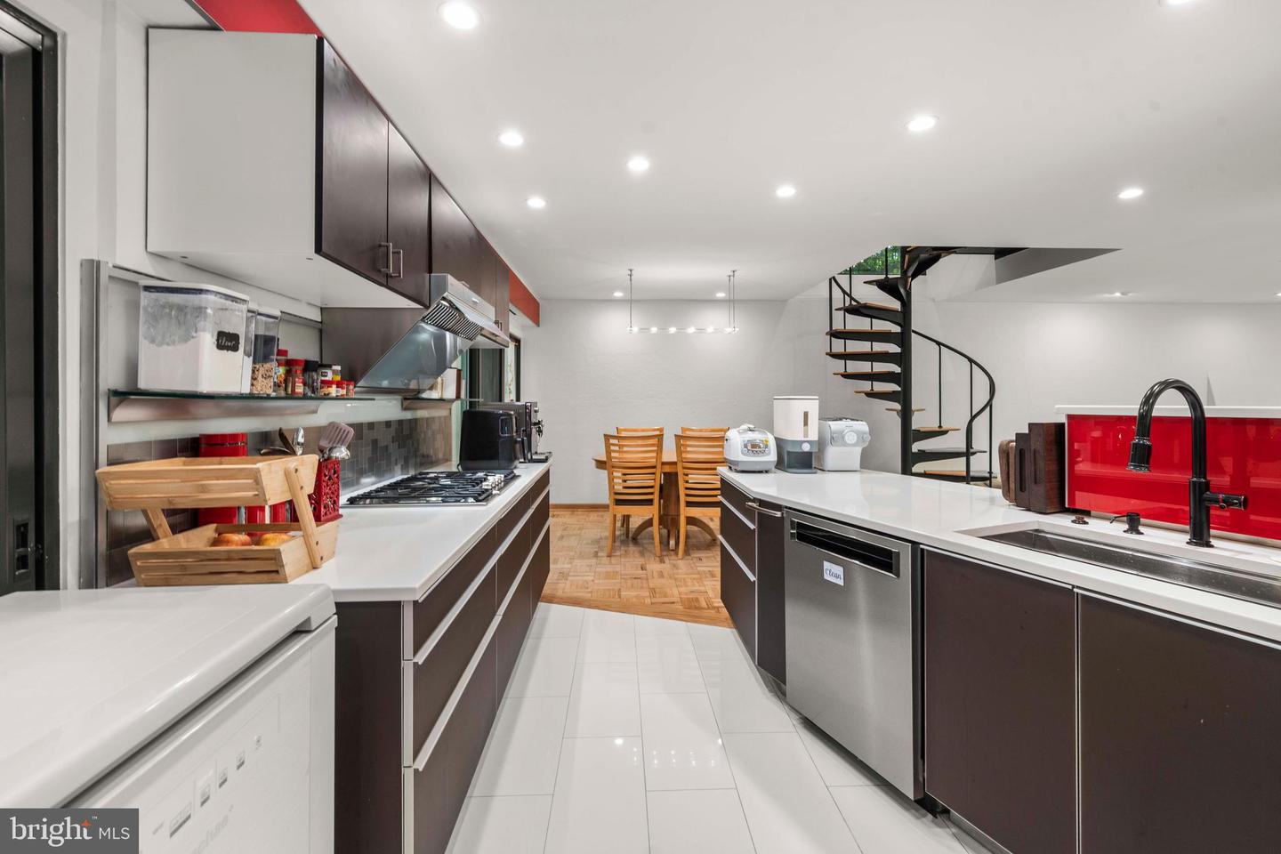 2855 DAVENPORT ST NW, WASHINGTON, District Of Columbia 20008, 5 Bedrooms Bedrooms, ,3 BathroomsBathrooms,Residential,For sale,2855 DAVENPORT ST NW,DCDC2223294 MLS # DCDC2223294