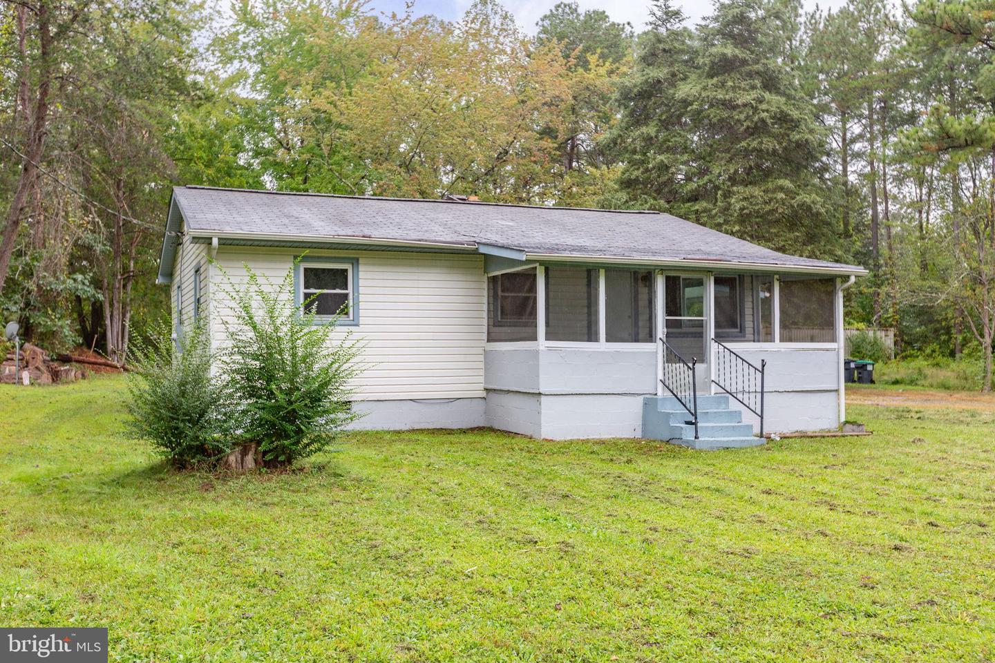 8112 FLIPPO DR, FREDERICKSBURG, Virginia 22408, 3 Bedrooms Bedrooms, 5 Rooms Rooms,1 BathroomBathrooms,Residential,For sale,8112 FLIPPO DR,VASP2036366 MLS # VASP2036366
