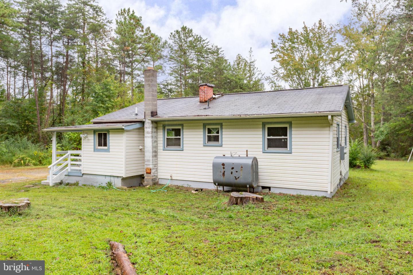8112 FLIPPO DR, FREDERICKSBURG, Virginia 22408, 3 Bedrooms Bedrooms, 5 Rooms Rooms,1 BathroomBathrooms,Residential,For sale,8112 FLIPPO DR,VASP2036366 MLS # VASP2036366