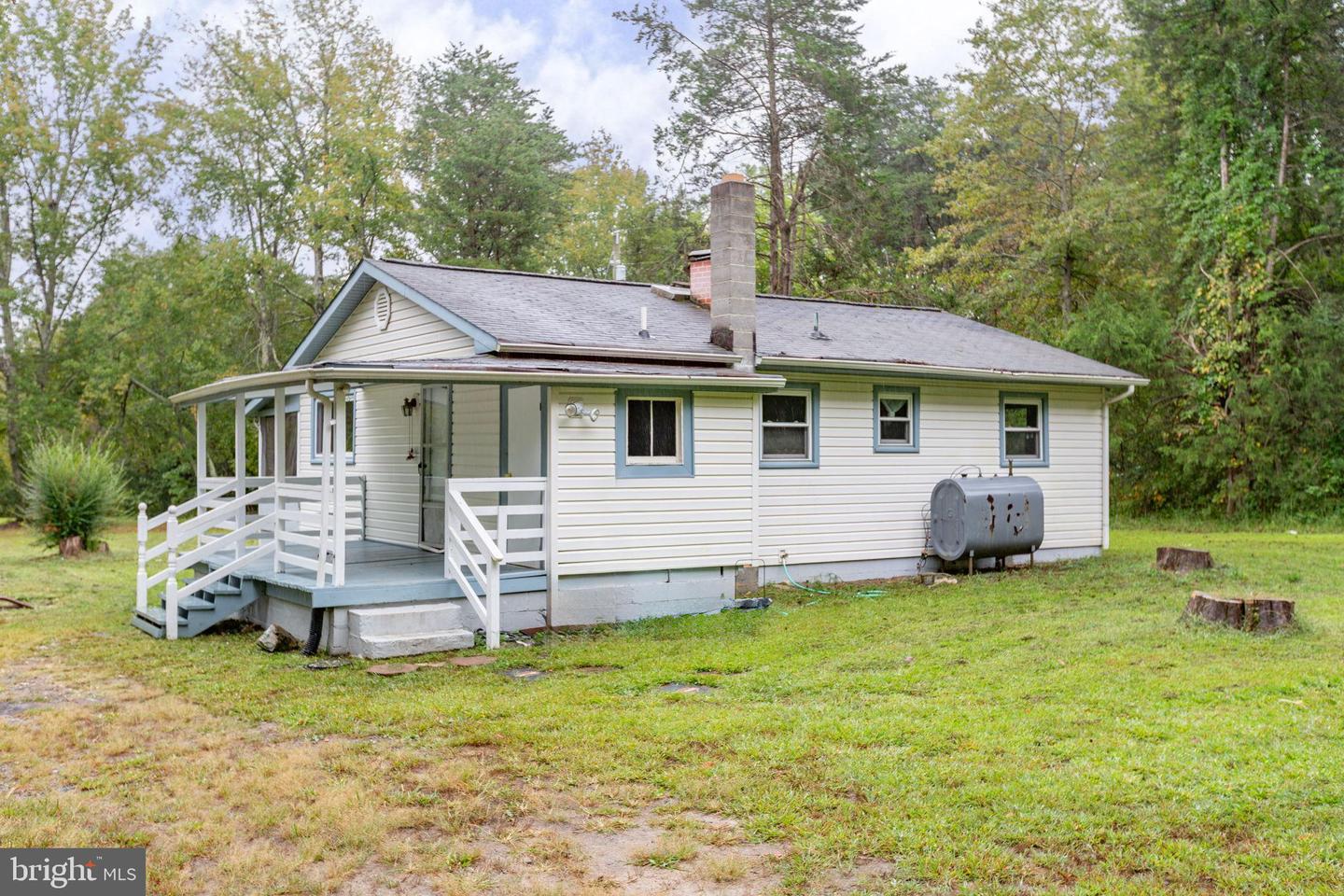 8112 FLIPPO DR, FREDERICKSBURG, Virginia 22408, 3 Bedrooms Bedrooms, 5 Rooms Rooms,1 BathroomBathrooms,Residential,For sale,8112 FLIPPO DR,VASP2036366 MLS # VASP2036366