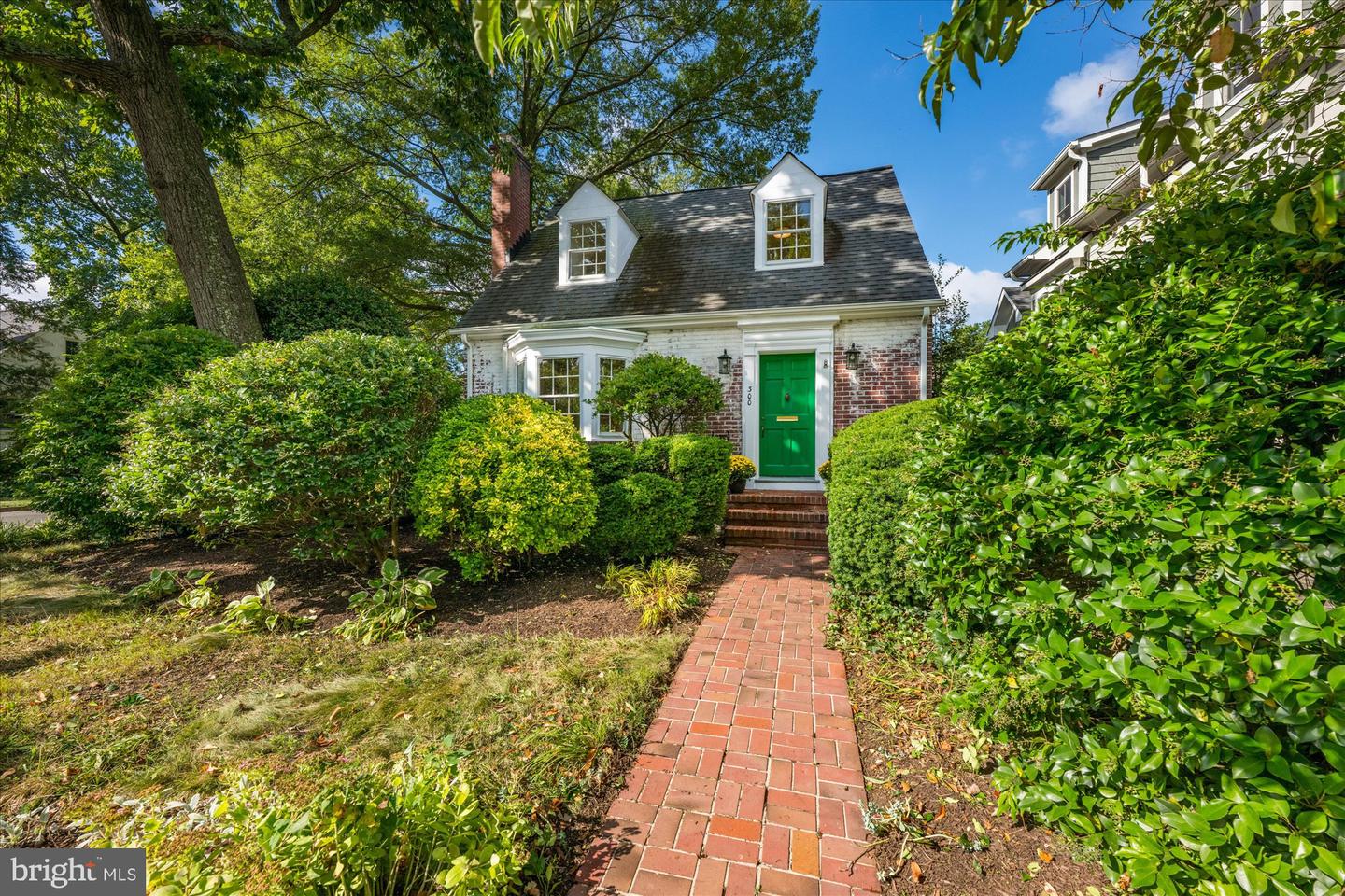 300 N JACKSON ST, ARLINGTON, Virginia 22201, 4 Bedrooms Bedrooms, ,3 BathroomsBathrooms,Residential,For sale,300 N JACKSON ST,VAAR2064006 MLS # VAAR2064006