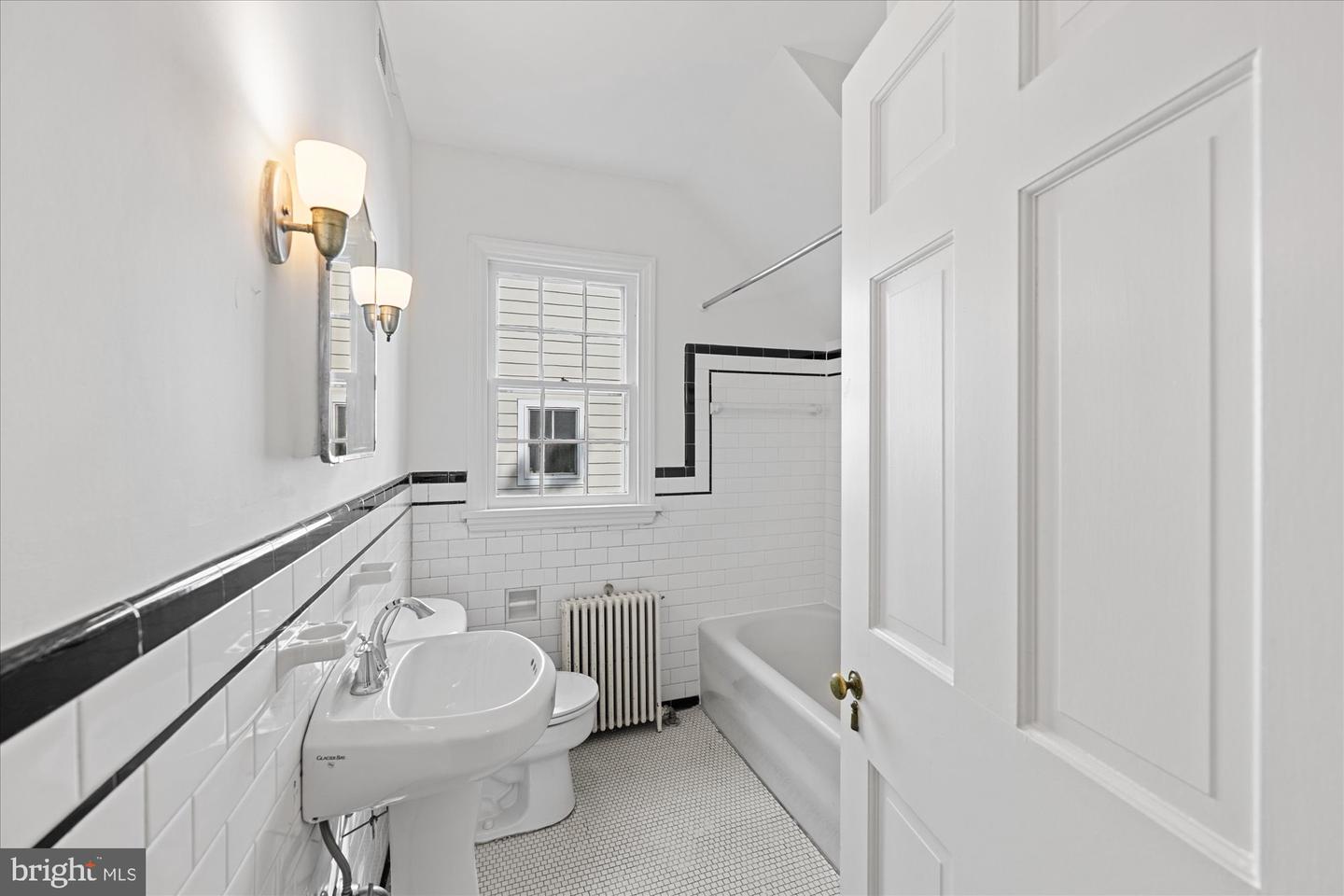 300 N JACKSON ST, ARLINGTON, Virginia 22201, 4 Bedrooms Bedrooms, ,3 BathroomsBathrooms,Residential,For sale,300 N JACKSON ST,VAAR2064006 MLS # VAAR2064006