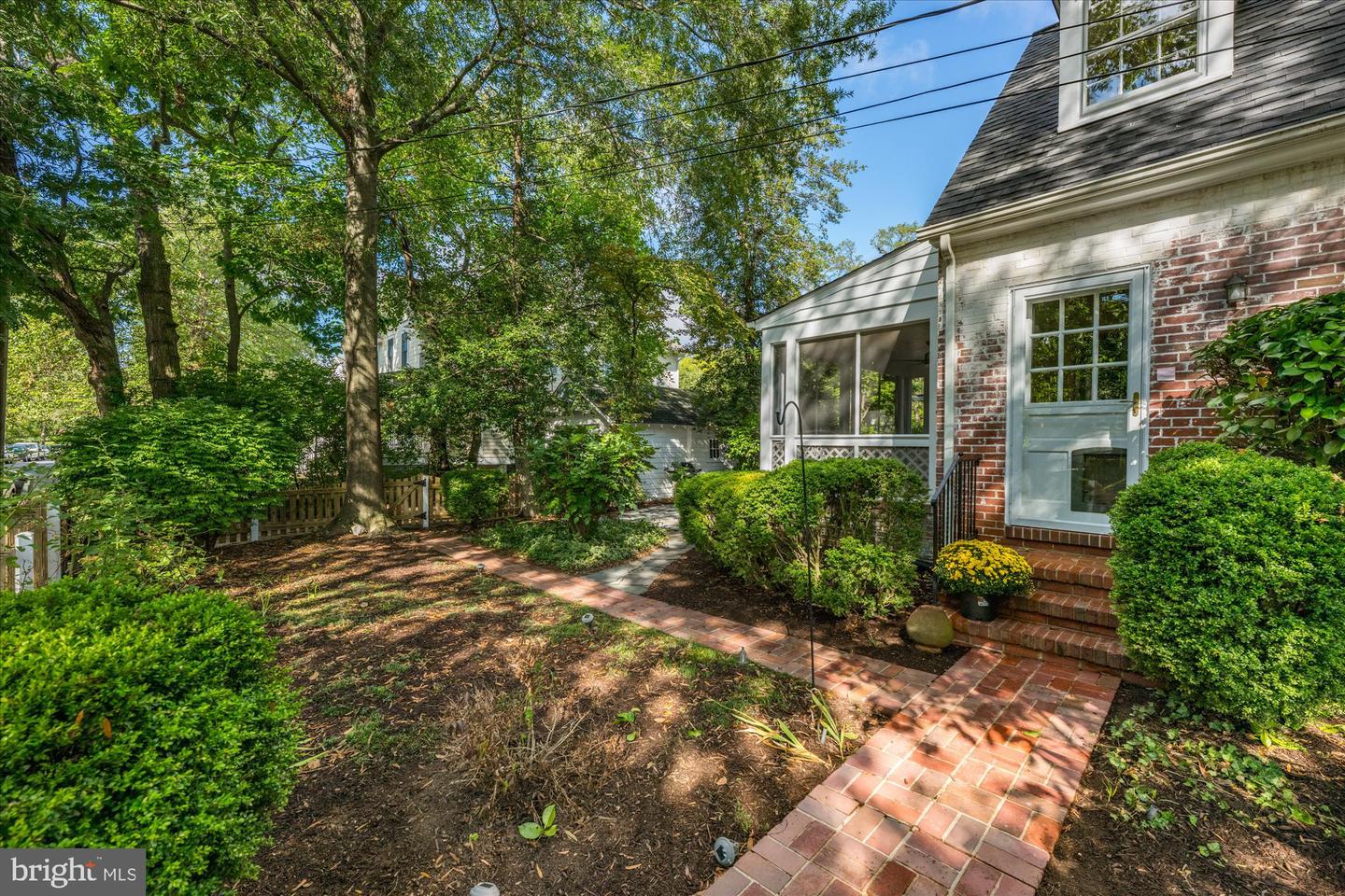 300 N JACKSON ST, ARLINGTON, Virginia 22201, 4 Bedrooms Bedrooms, ,3 BathroomsBathrooms,Residential,For sale,300 N JACKSON ST,VAAR2064006 MLS # VAAR2064006