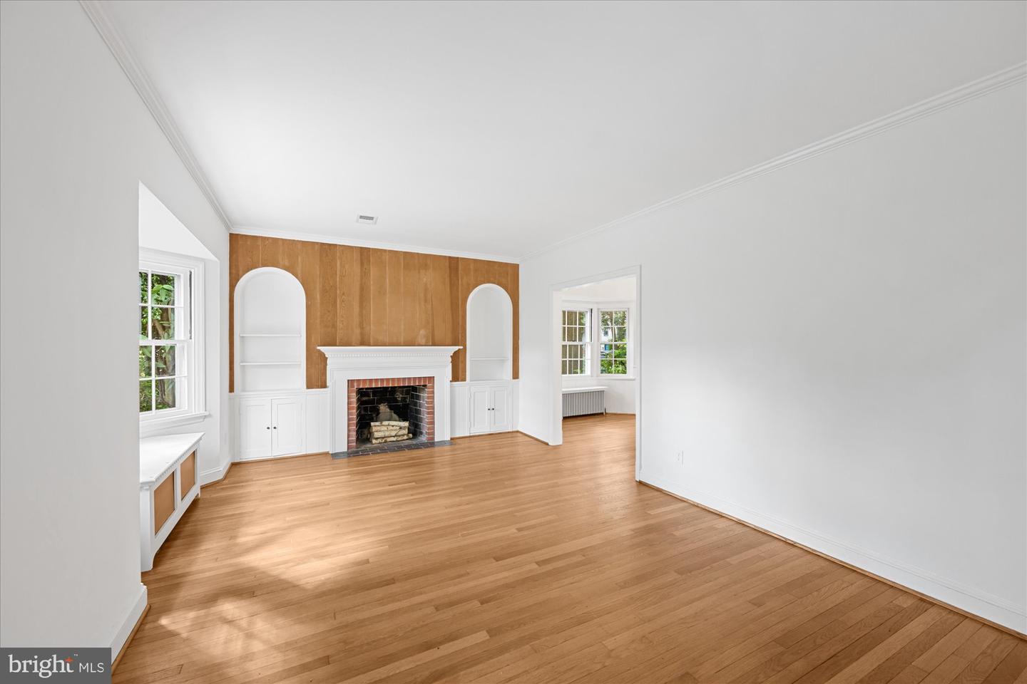 300 N JACKSON ST, ARLINGTON, Virginia 22201, 4 Bedrooms Bedrooms, ,3 BathroomsBathrooms,Residential,For sale,300 N JACKSON ST,VAAR2064006 MLS # VAAR2064006