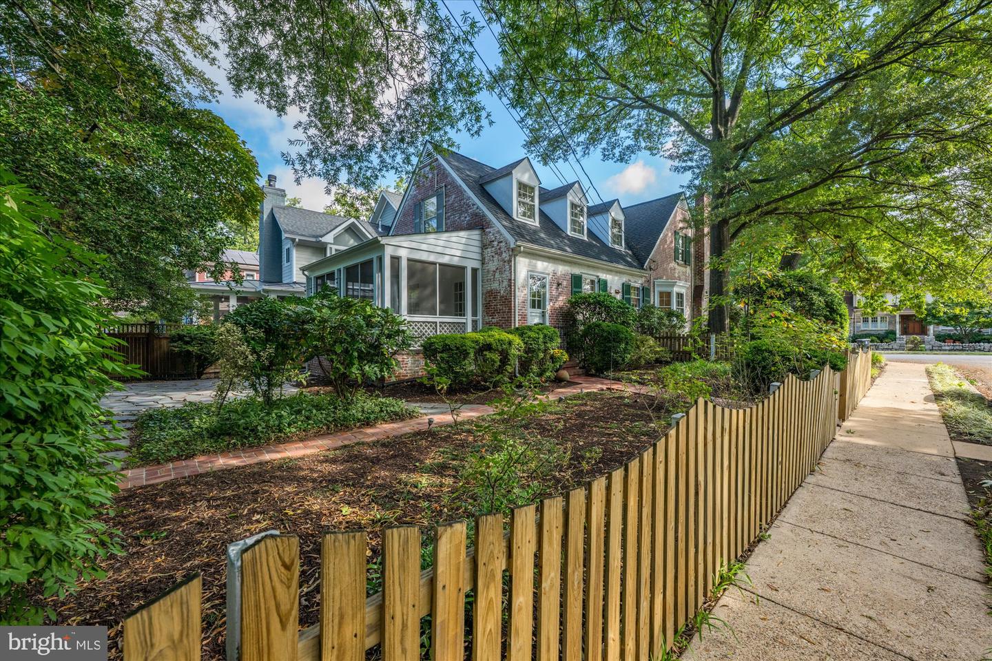 300 N JACKSON ST, ARLINGTON, Virginia 22201, 4 Bedrooms Bedrooms, ,3 BathroomsBathrooms,Residential,For sale,300 N JACKSON ST,VAAR2064006 MLS # VAAR2064006