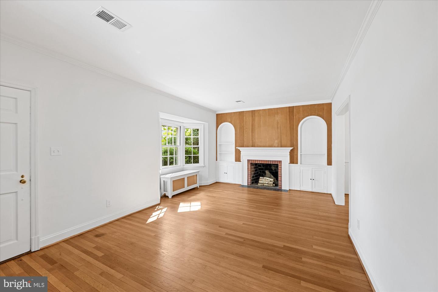 300 N JACKSON ST, ARLINGTON, Virginia 22201, 4 Bedrooms Bedrooms, ,3 BathroomsBathrooms,Residential,For sale,300 N JACKSON ST,VAAR2064006 MLS # VAAR2064006